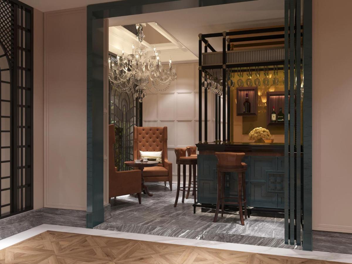 Grand Hotel Du Lac Hanoi Exterior photo The bar at the hotel