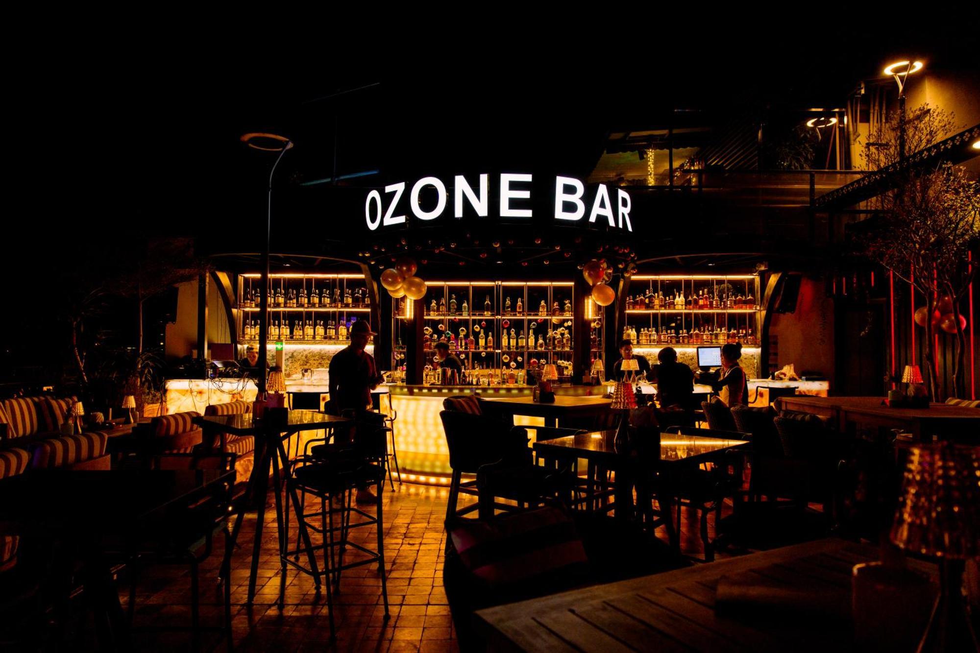 Grand Hotel Du Lac Hanoi Exterior photo Ozone Bar