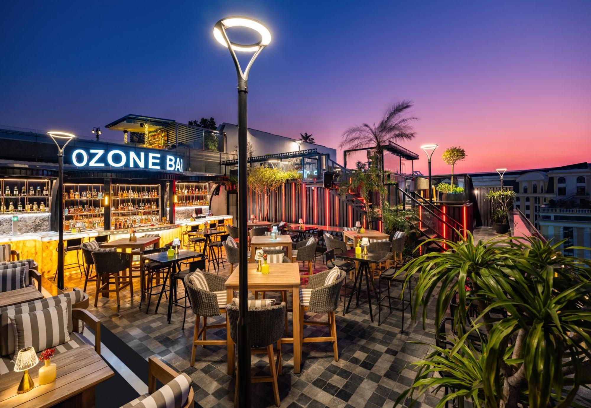 Grand Hotel Du Lac Hanoi Exterior photo OZONE Bar