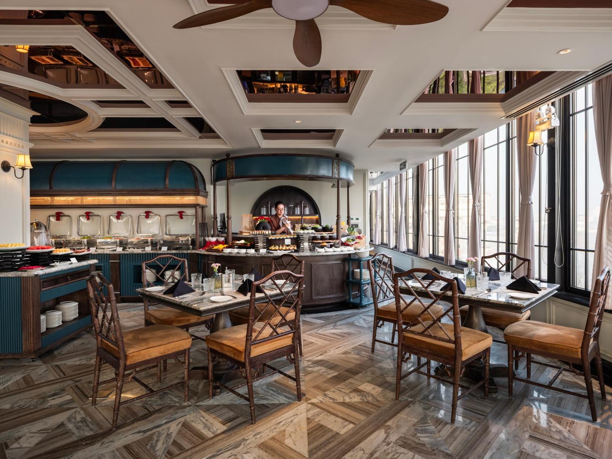 Grand Hotel Du Lac Hanoi Exterior photo The restaurant