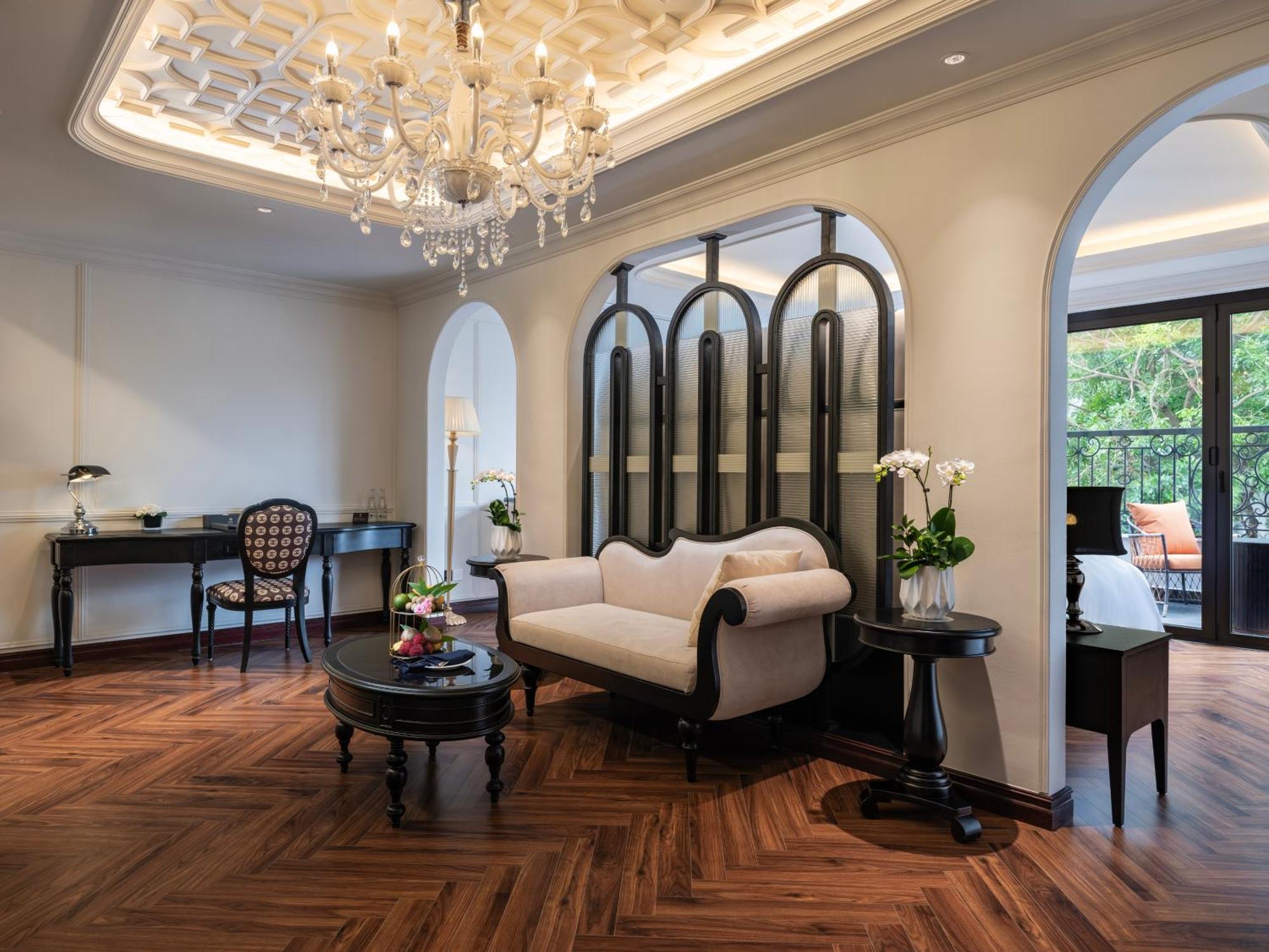 Grand Hotel Du Lac Hanoi Exterior photo The living room of a suite at the Mandarin Oriental, Bangkok
