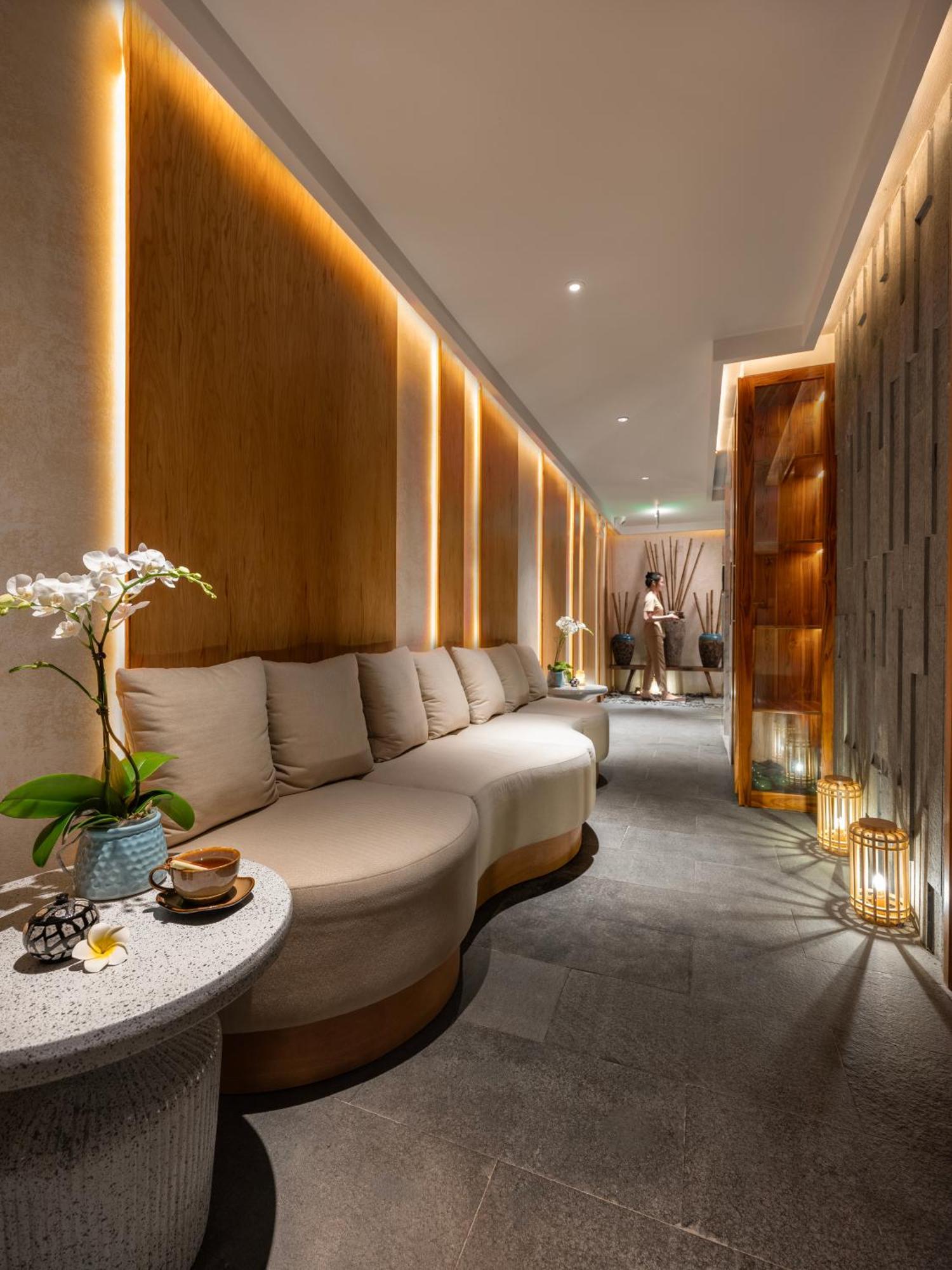 Grand Hotel Du Lac Hanoi Exterior photo The Spa at The Landmark