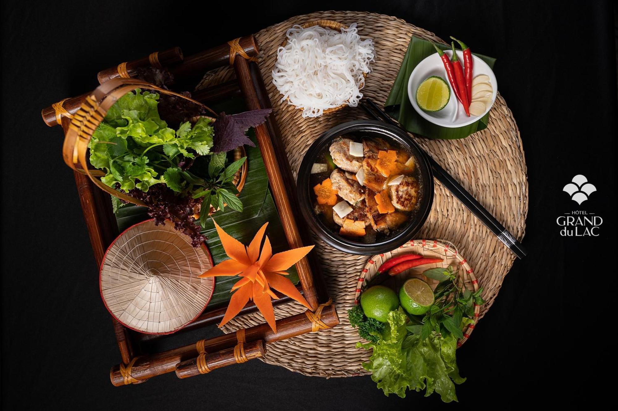 Grand Hotel Du Lac Hanoi Exterior photo Banh Canh