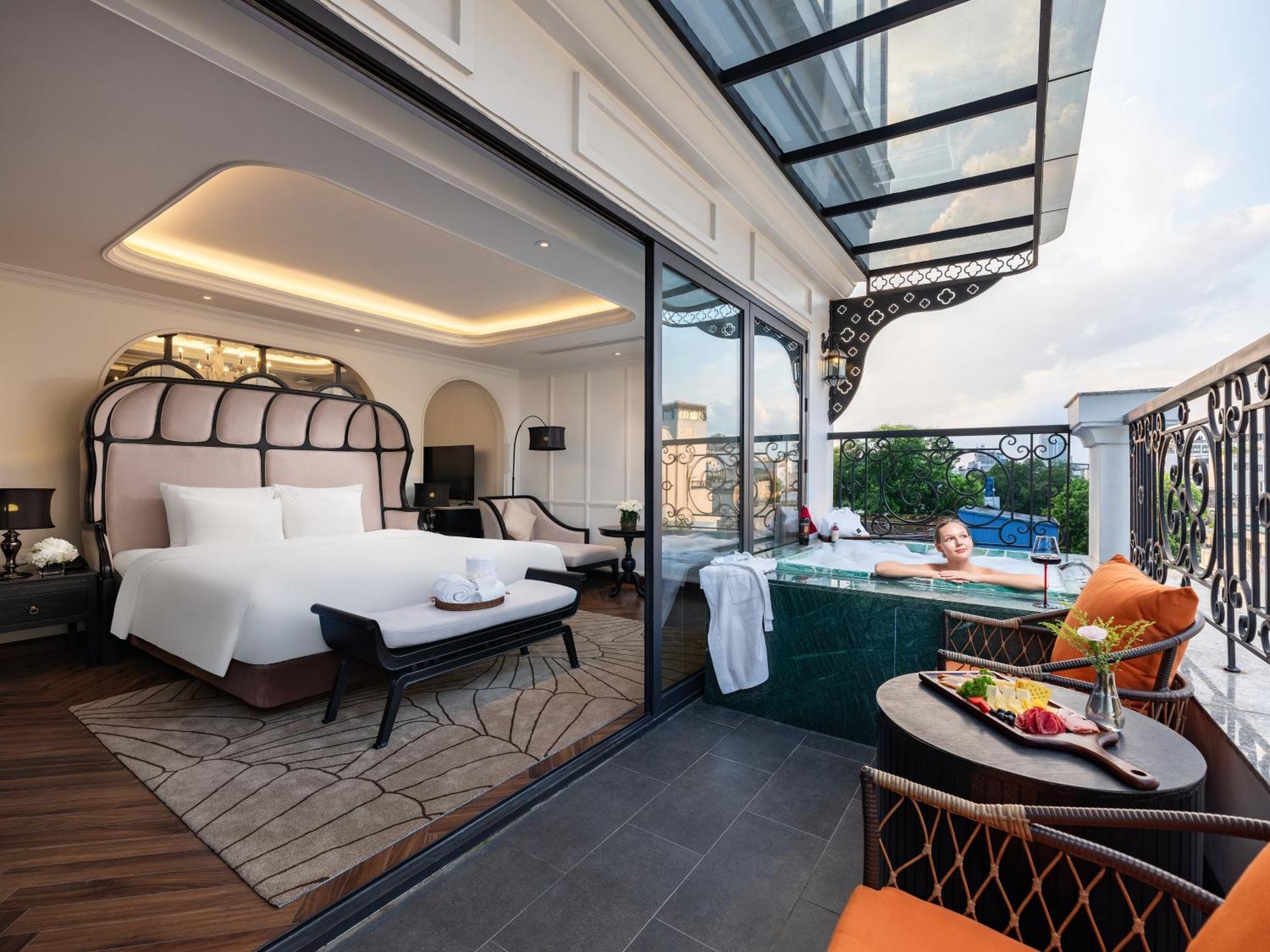 Grand Hotel Du Lac Hanoi Exterior photo A suite at the hotel